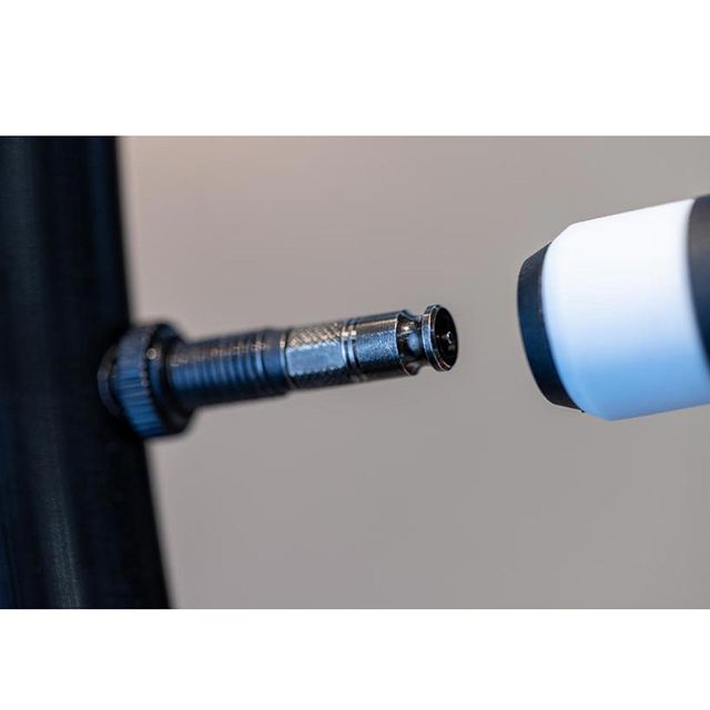 SCHWALBE Clik valve core kit Auto Valve adapterilla